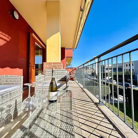 Twins Apartment - 200M Dal Lago Di Garda Con Piscina Sirmione Exterior photo